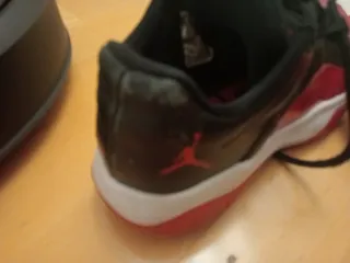 Jordan zapatillas Negras y Rojas