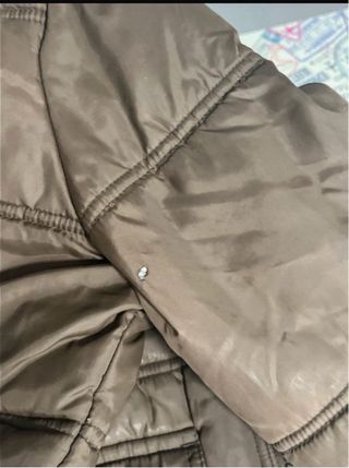 Chaquetón marrón con capucha y pelo