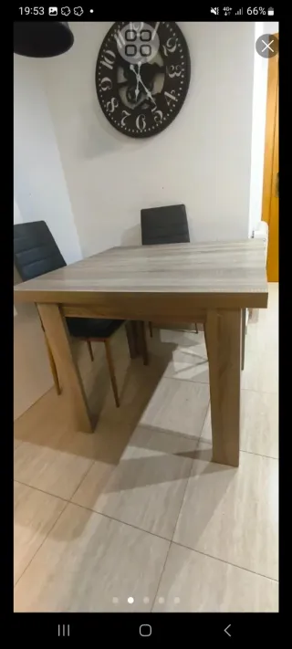 Mesa de comedor de madera