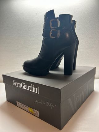 Tronchetti in vera pelle Nero Giardini Tg 37