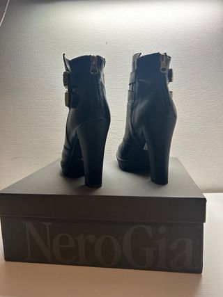 Tronchetti in vera pelle Nero Giardini Tg 37