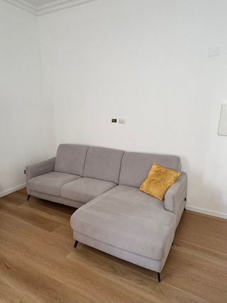 Divano 3 posti e chaise longue grigio comodissimo