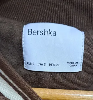 Cazadora bomber Bershka marrón y beige