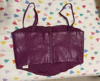 Top tirantes efecto piel morado