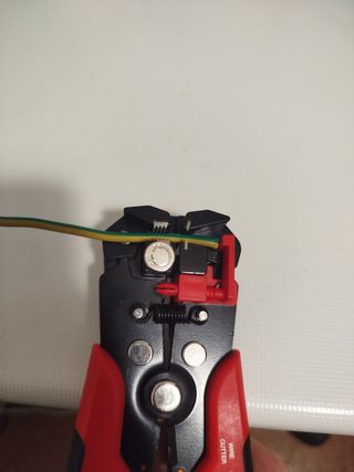 Pelacables y crimpadora automática 2 en 1 (nueva,