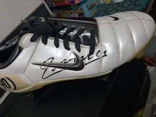 Botas Nike Total 90 usadas y firmadaspor A.iniesta