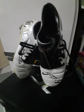 Botas Nike Total 90 usadas y firmadaspor A.iniesta