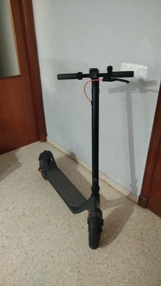 Patinete eléctrico negro