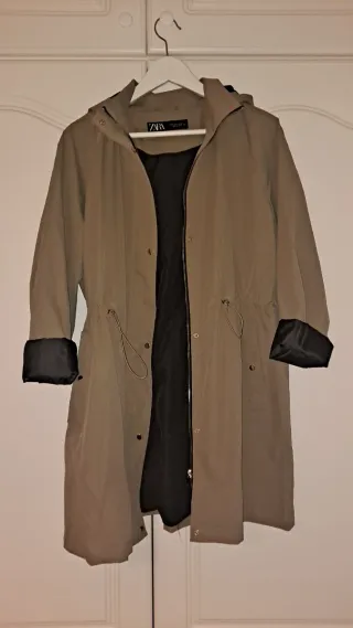 Chaqueta parka Zara color Caqui