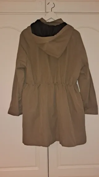 Chaqueta parka Zara color Caqui