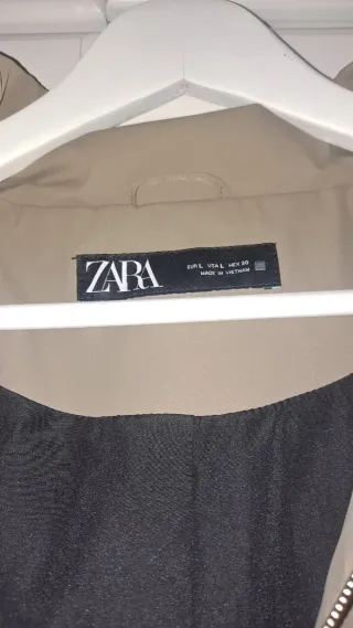 Chaqueta parka Zara color Caqui