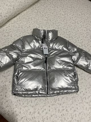 Plumífero plateado Mango Talla XS.