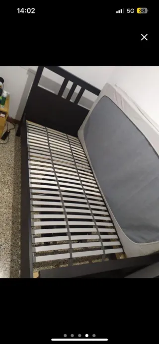 Cama individual Ikea Hemnes negra con colchon