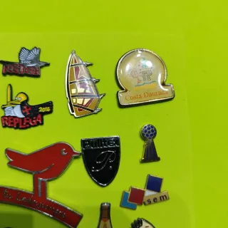 Lote de pins variados