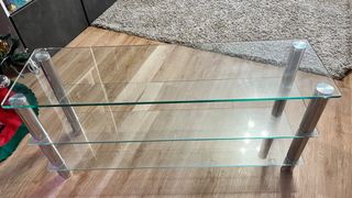 Mesa de cristal y metal