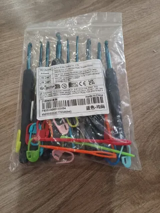 Set de ganchillos de crochet con marcadores
