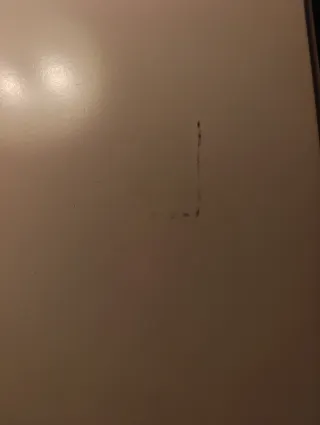 Mesa de despacho blanca y madera