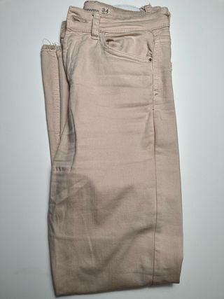 Pantalón campana beige Stradivarius