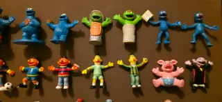 Figuras Barrio Sésamo tipo Kinder Sorpresa