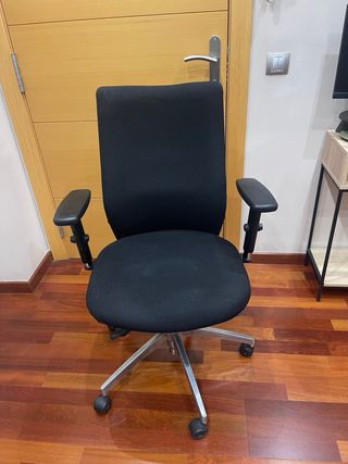 Silla de oficina negra como nueva