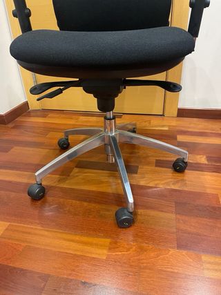 Silla de oficina negra como nueva