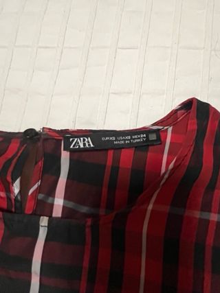 Blusa Zara cuadros roja y negra