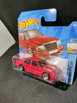 Hot Wheels Mercedes-Benz 500 E Rojo