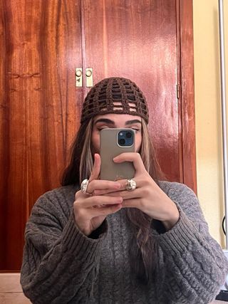 Gorro casquete tejido a mano marrón
