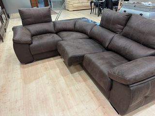 Rinconera marrón con base de cristal