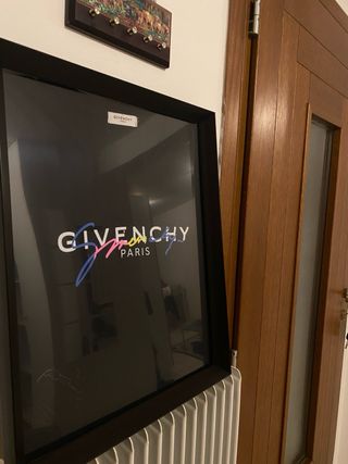 Quadro Givenchy Paris con cornice nera