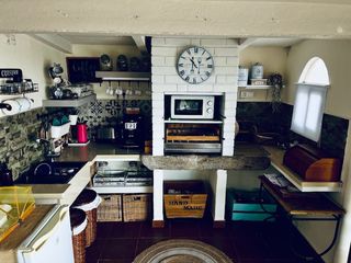 Encimera de cocina y piedra bajo barbacoa incluida