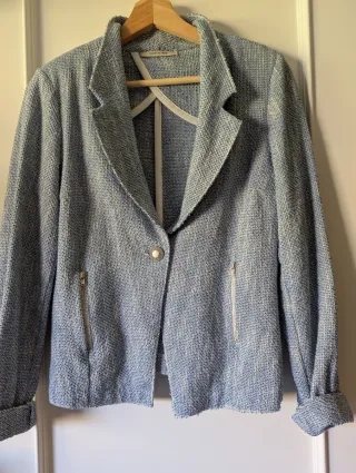 Americana azul y blanca