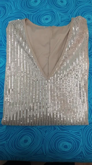 Blusa fiesta lentejuelas beige y dorada. Con forro