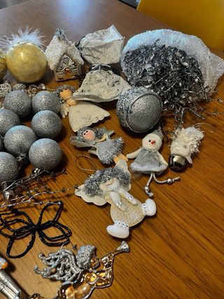 Preciosos Adornos Navideños Plateados y blancos