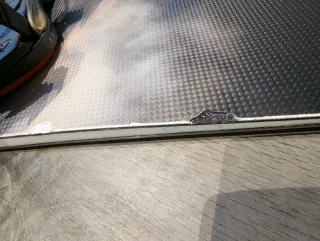 Tavola da snowboard con attacchi