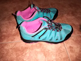 Deportivas azules y rosas