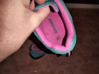 Deportivas azules y rosas