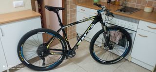 Bicicleta da montagna Cube Reaction in carbonio