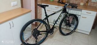 Bicicleta da montagna Cube Reaction in carbonio