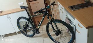 Bicicleta da montagna Cube Reaction in carbonio