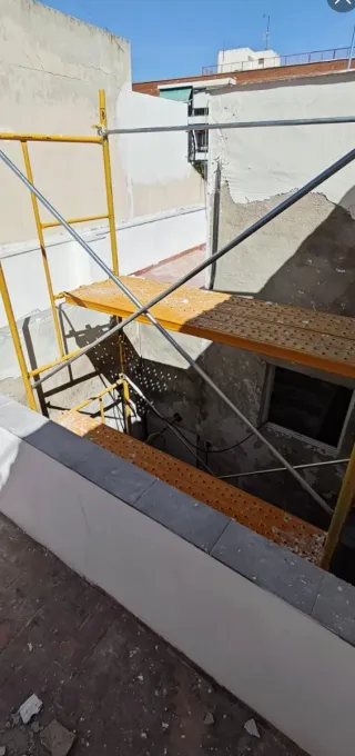 Andamios con bandejas de 2 metros