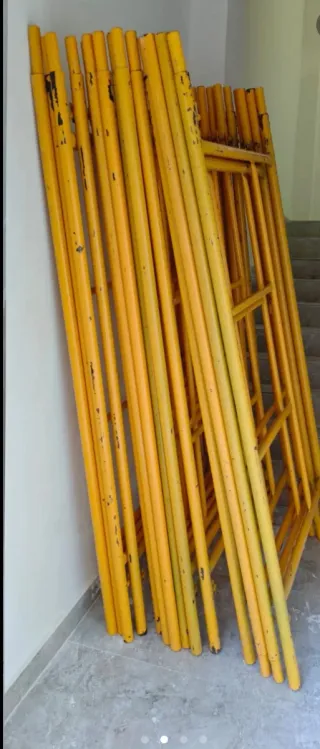 Andamios con bandejas de 2 metros