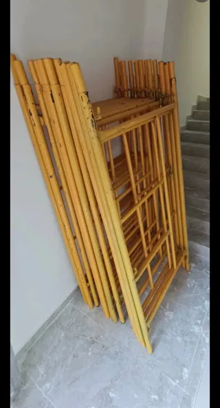 Andamios con bandejas de 2 metros