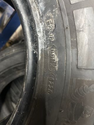 1 Neumatico Michelin Agilis + 205/75 R16C 113/111