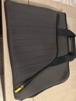 Maletín Mandarina Duck Gris con Cremallera Amarill