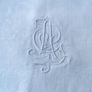 Toalla antigua  de damasco  flecos artesanales