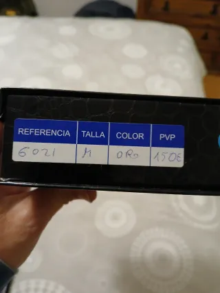 Aderezo de niña M oro y perlas .puesto dos veces