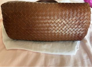 Bolso de piel tejido marrón