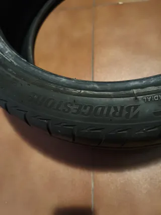 Neumático Bridgestone 225/40 R18