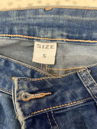 Tejanos con flores bordadas